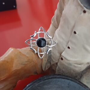 Anillo Nudo de Bruja