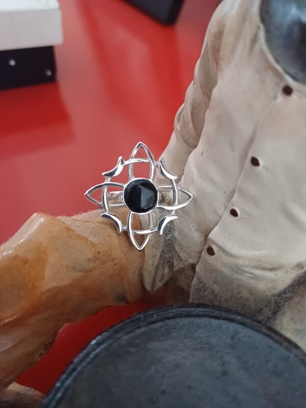 Anillo Nudo de Bruja