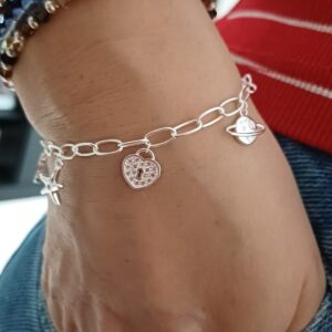 Pulsera oval fina con dijes
